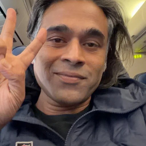 Raj Lahoti smiling and making a peace sign